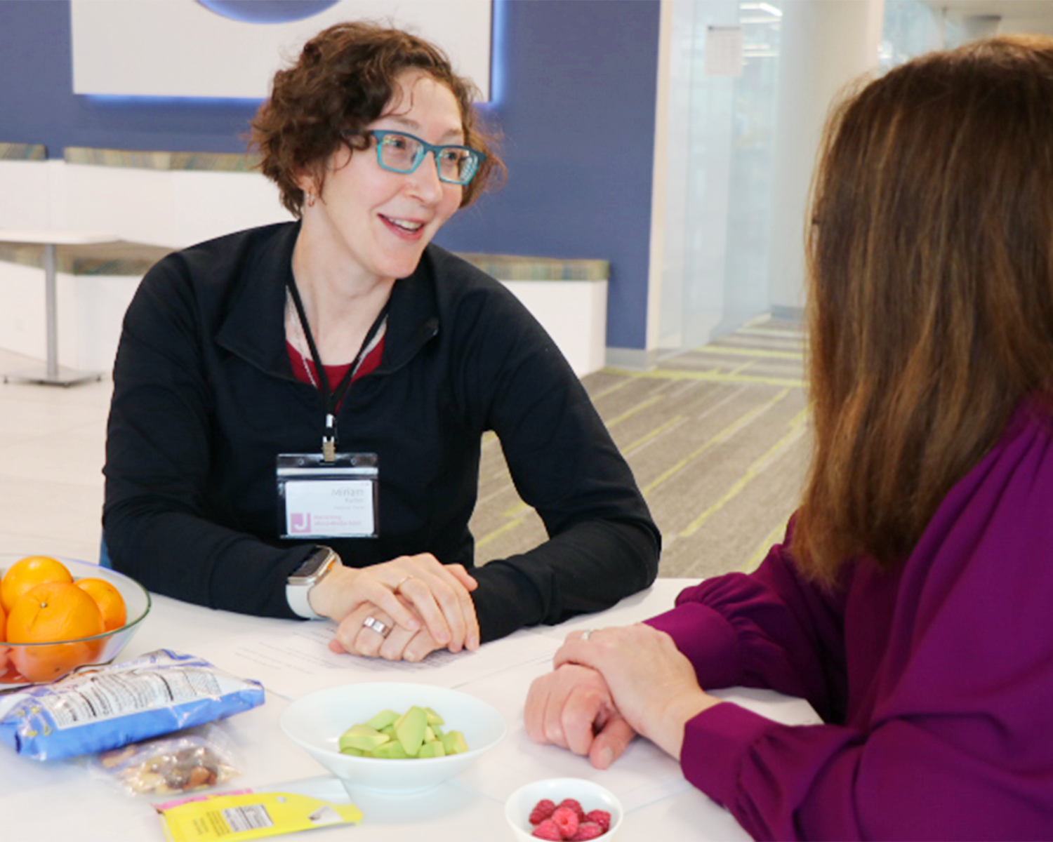 The J's nutritionist talking to a client